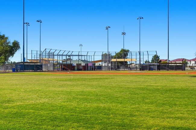 Building Photo - 1425 W Commerce Ave