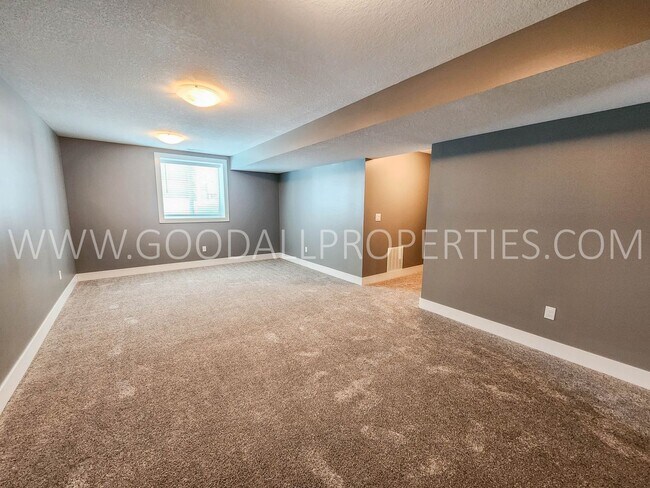 Building Photo - A Must See 4 Bedroom 3.5 Baths in Norwalk with a 3 Car Garage!!!