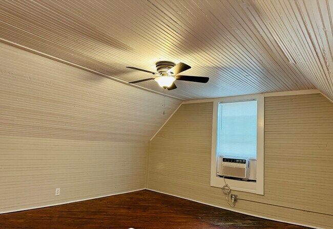 Building Photo - 316 Knight St