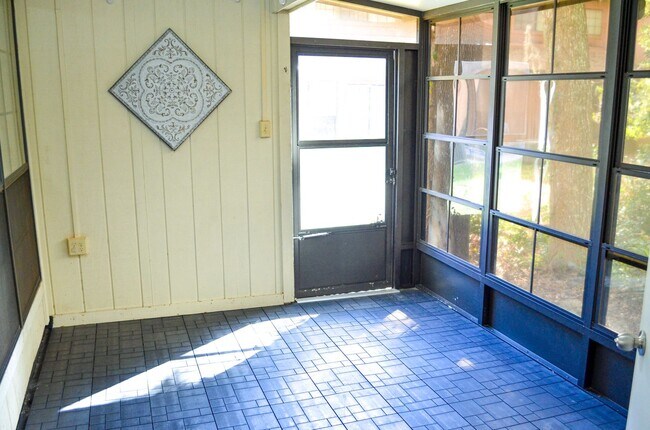 Building Photo - FIRST MONTH FREE! Rockwood Villas 3 bedroom 3 bath