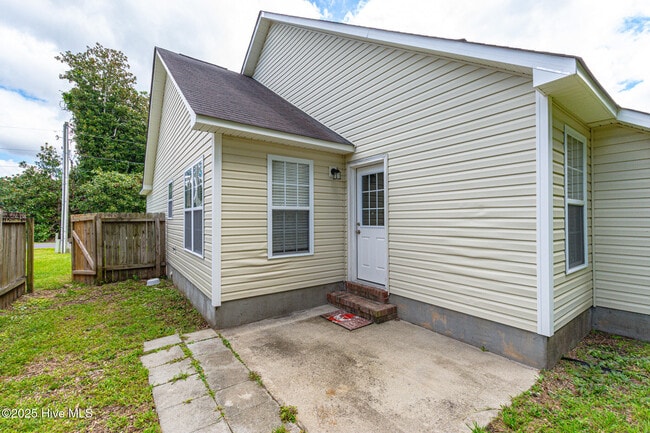 Building Photo - 606 Mattocks Ave