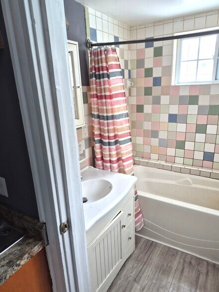 Building Photo - 223 W 16th St