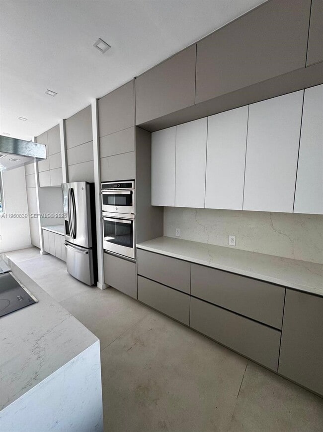 Building Photo - 3204 Plaza St