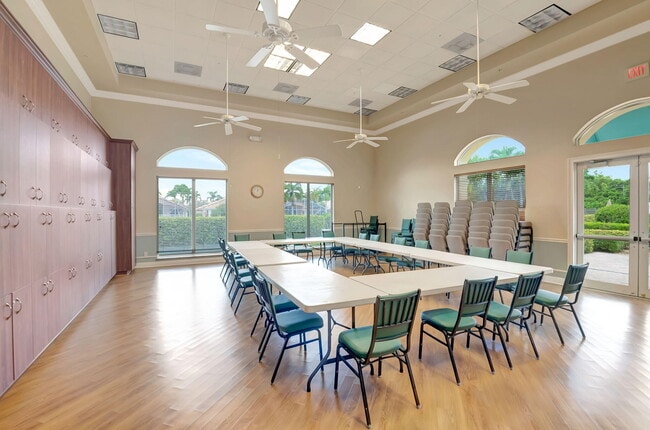 Building Photo - 5256 Glenville Dr