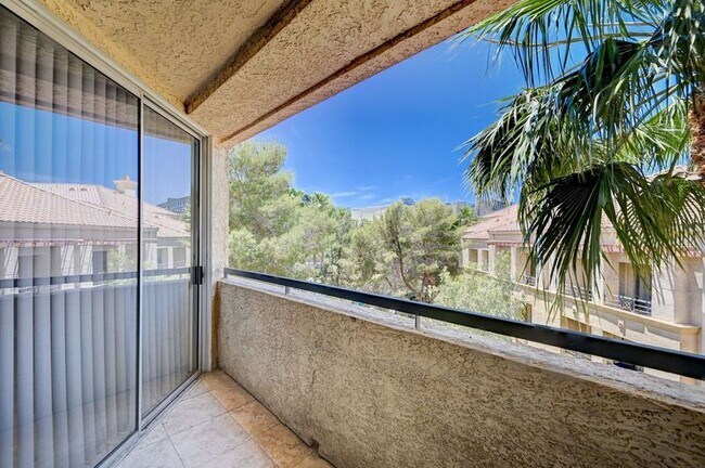Building Photo - 260 E Flamingo Rd