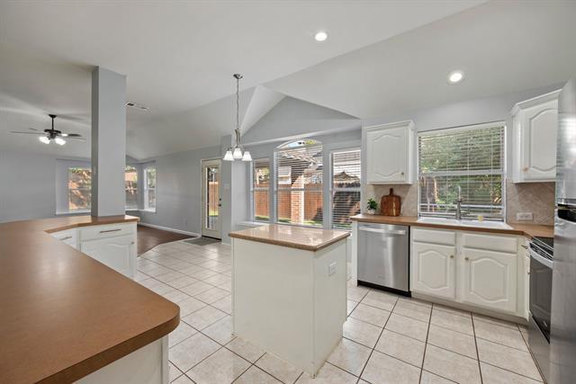 Building Photo - 3605 Villanova Dr