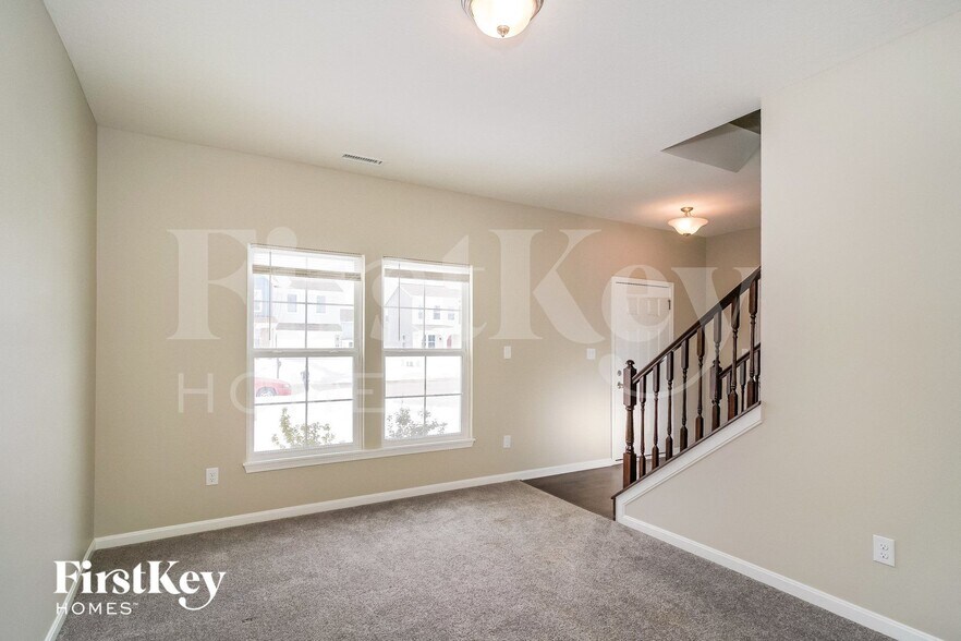 Building Photo - 645 Van Buren St