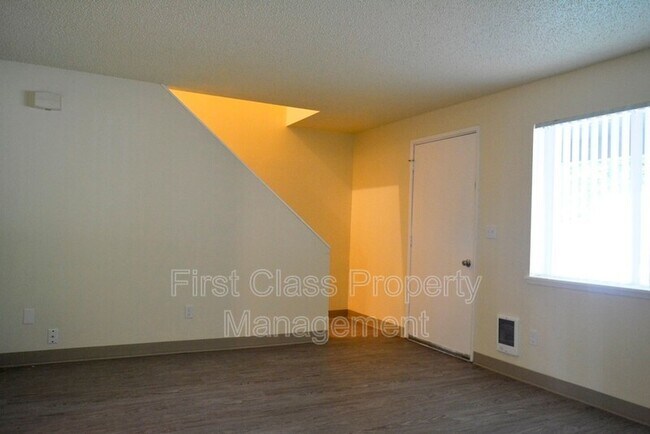 Building Photo - 1673 Dollar St