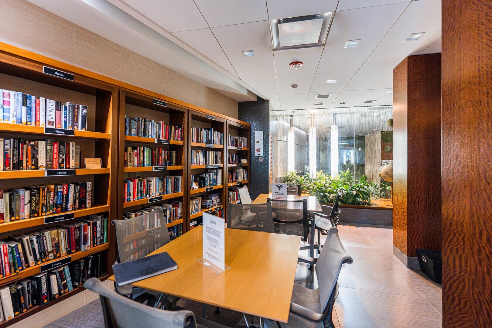 Building Photo - 400 E Randolph St