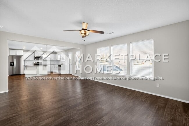 Building Photo - 904 SW Loudon Dr