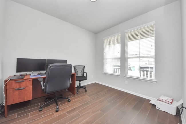 Building Photo - 8819 Cabin Loft Ln