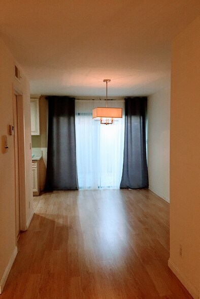 Dining area - 999 San Pasqual St