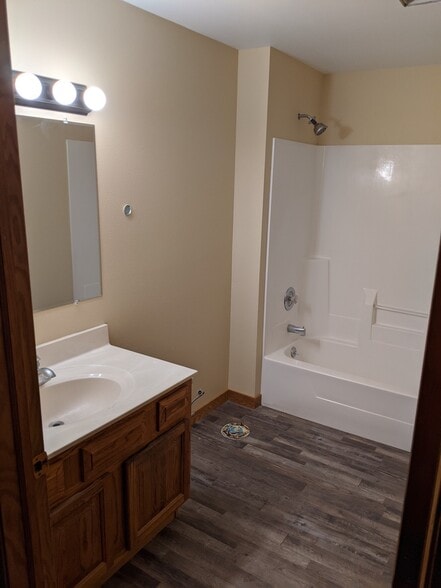 Building Photo - 3206 S Cedar Ave