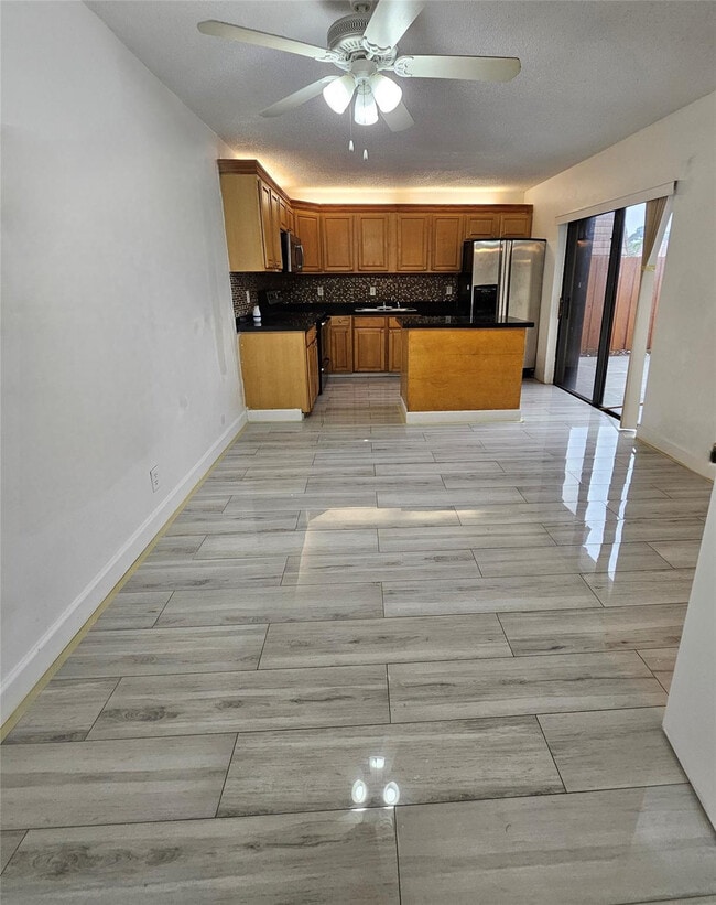 Building Photo - 912 Springdale Cir