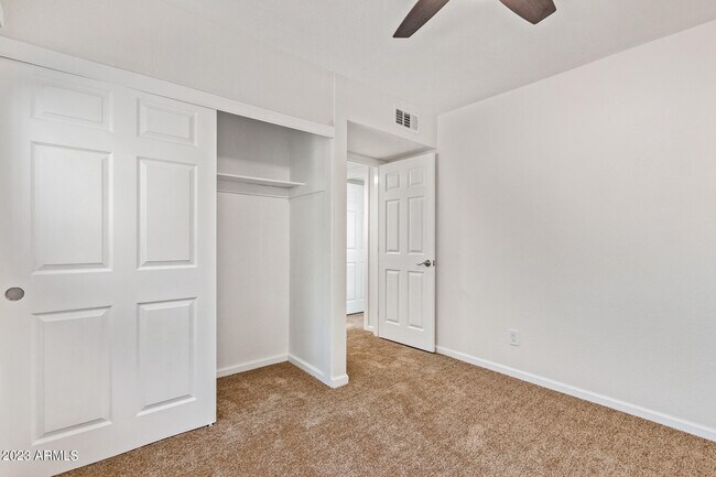 Building Photo - 1337 E Northshore Dr