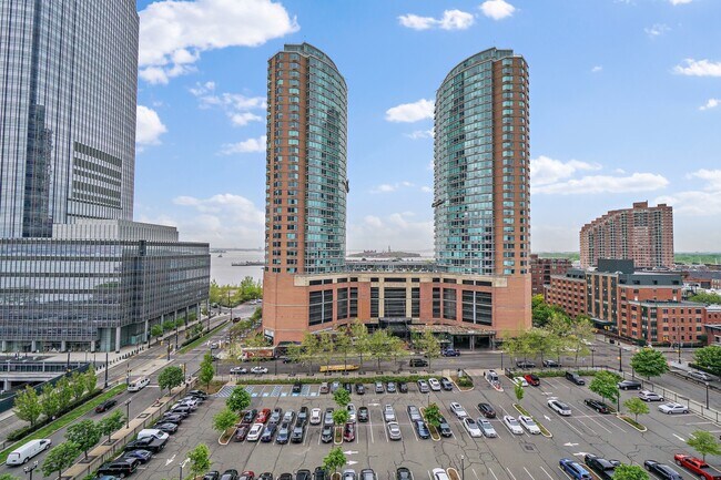 Building Photo - 77 HUDSON St