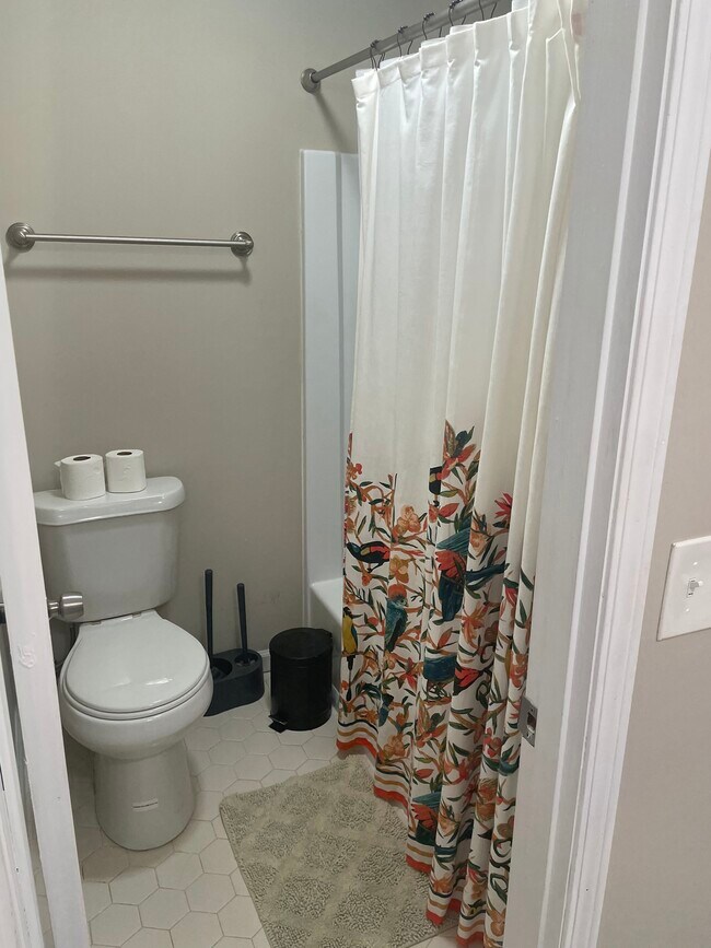 Building Photo - 1543 Hillhaven Dr