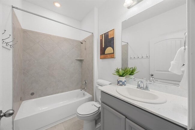 Building Photo - 5501 La Canada Wy