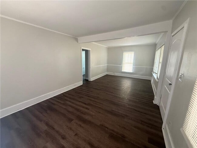 Building Photo - 423 Devon Dr