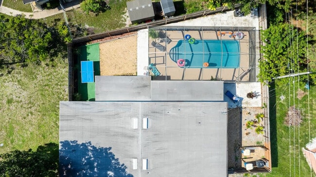 Building Photo - 1271 Woodlawn St