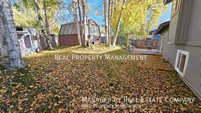 Building Photo - 13611 Sunset View St