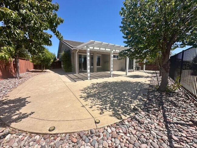 Building Photo - 2653 Traditions Loop