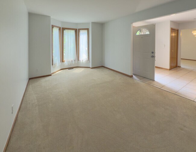 Building Photo - Exceptional Lease Offering in Novi Schools!