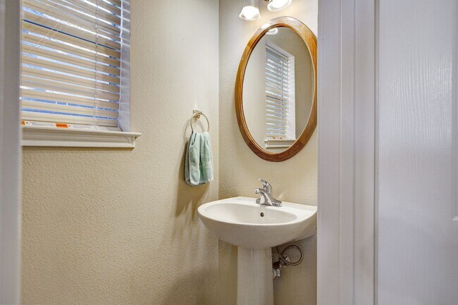 Building Photo - ***APPLICATION CURRENTLY UNDER REVIEW***Gated Lost Oaks Home with Private Pool & First-Floor Prim...