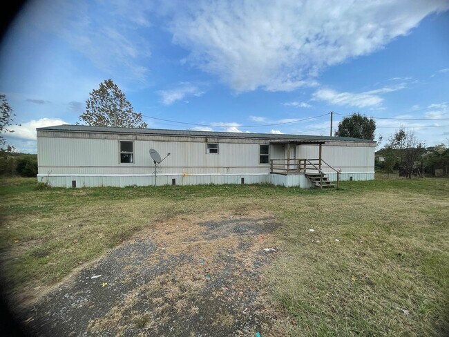 Primary Photo - 3 BR 2 Bath 1,280 sq ft singlewide mobile ...