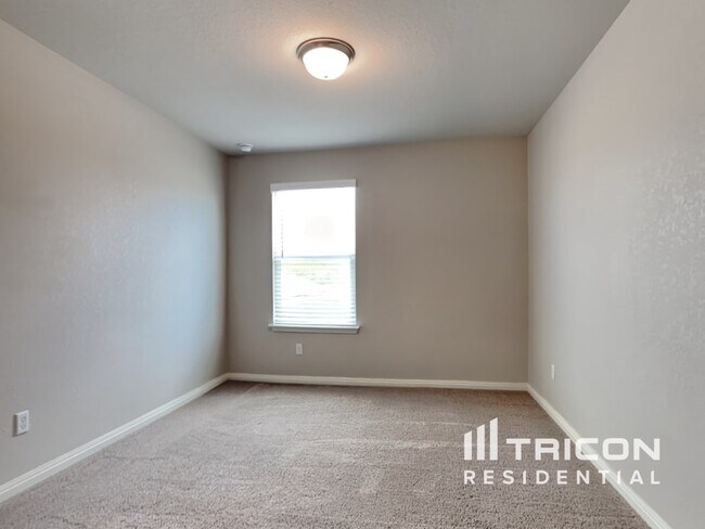 Building Photo - 13532 Emerson Wy