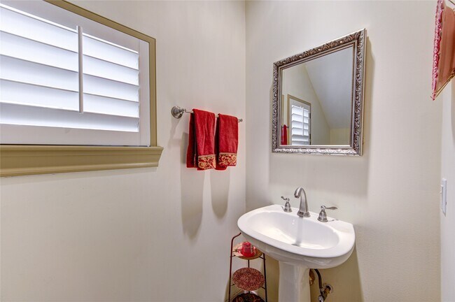 Building Photo - 6811 Staffordshire Blvd