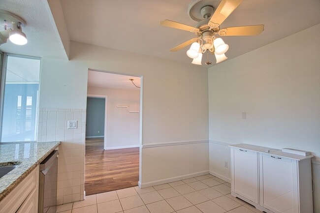 Building Photo - Annual Unfurnished 2 Bedroom 2 Bathroom Single Family Home in Venice Gardens with Water View!