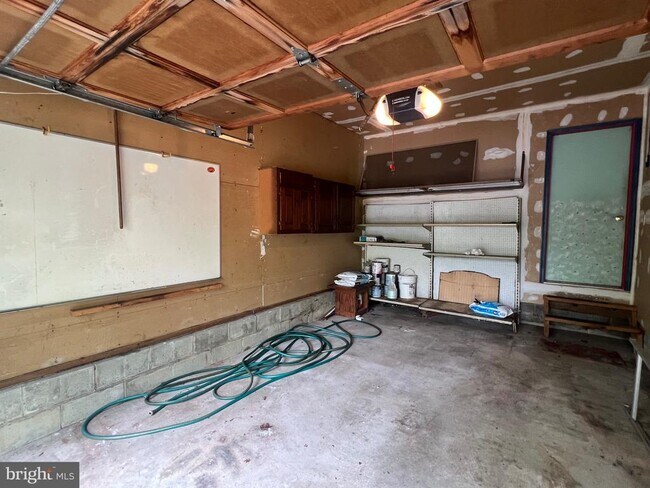 Building Photo - 125 Lower Shore Rd