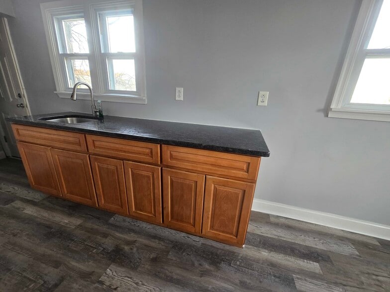 Building Photo - 1502 Market St