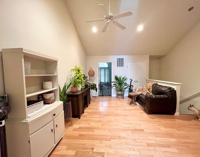 Building Photo - 368 Channing Dr