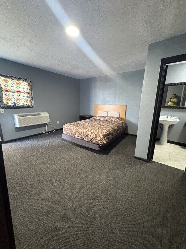 Building Photo - 711 Pasadena Fwy