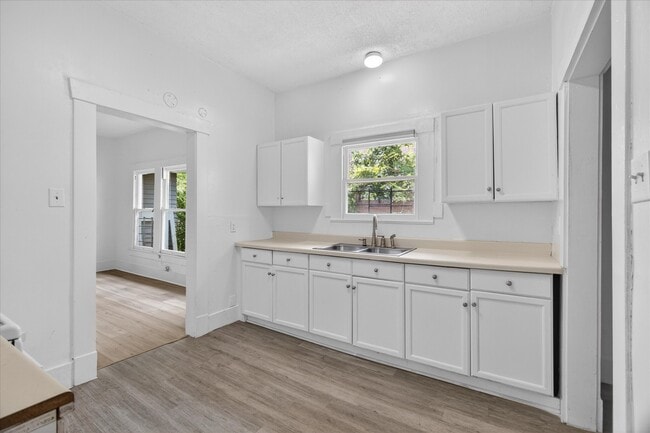 Building Photo - 1607 Holman St