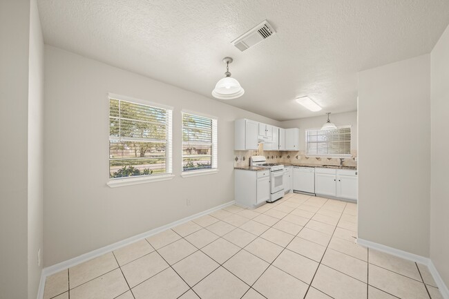 Building Photo - 9731 Youngcrest Dr