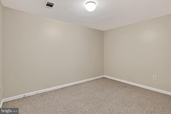 Building Photo - 5719 Oakshore Ct