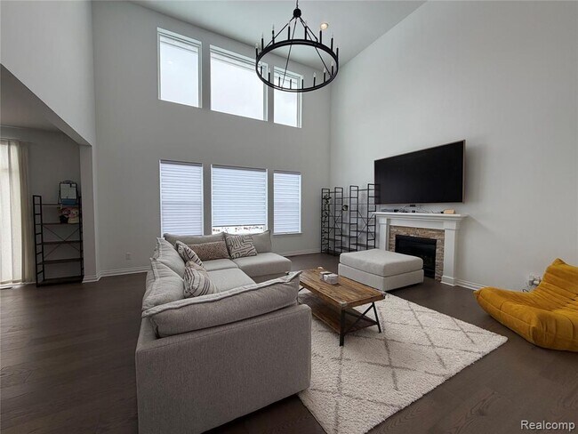 Building Photo - 51360 Whispering Rdg Dr