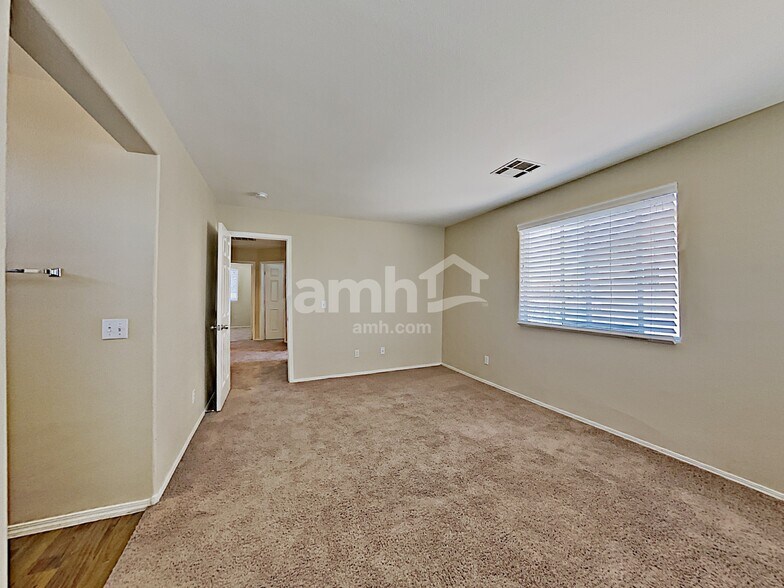 Building Photo - 986 Cantabria Heights Ave
