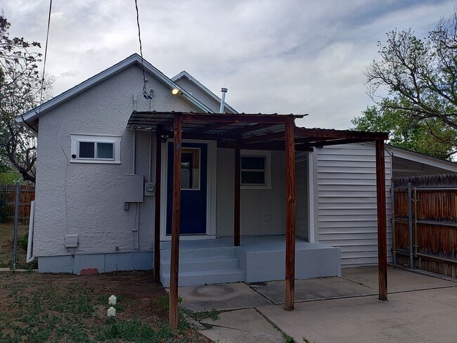 Building Photo - 2 Bedroom 1 Bath Home