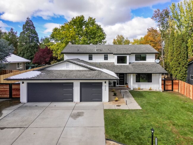 Building Photo - 3390 Thornhill Dr