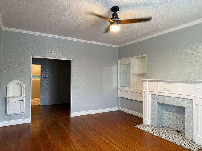 Building Photo - One Bed/One Bath with Historic Charm