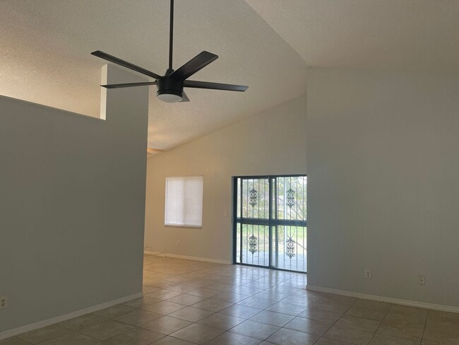 Building Photo - Orlando/Orlovista - For RENT 3 Bedroom, 2 Bathroom, 2 Car Garage