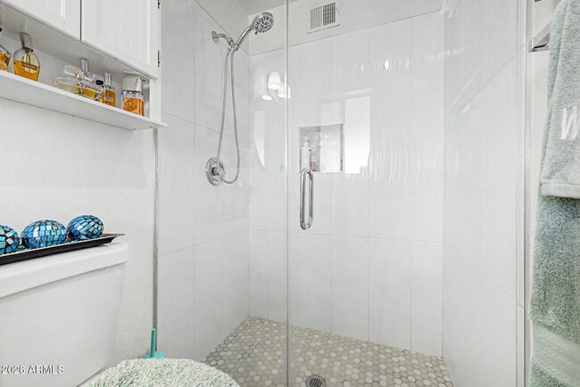 Building Photo - 410 N 56th Pl