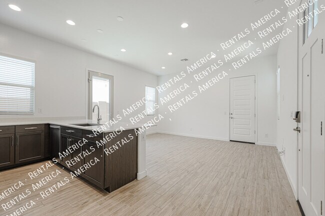 Building Photo - 2631 W Pecan Rd