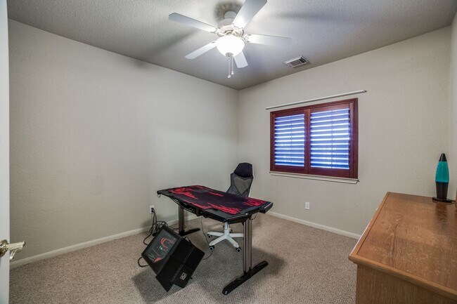 Building Photo - BEAUTIFUL SINGLE-STORY 3-BEDROOM HOME IN S...