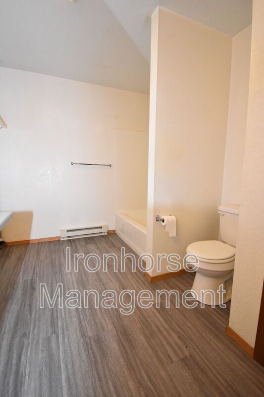 Building Photo - 519 S 15th Ave