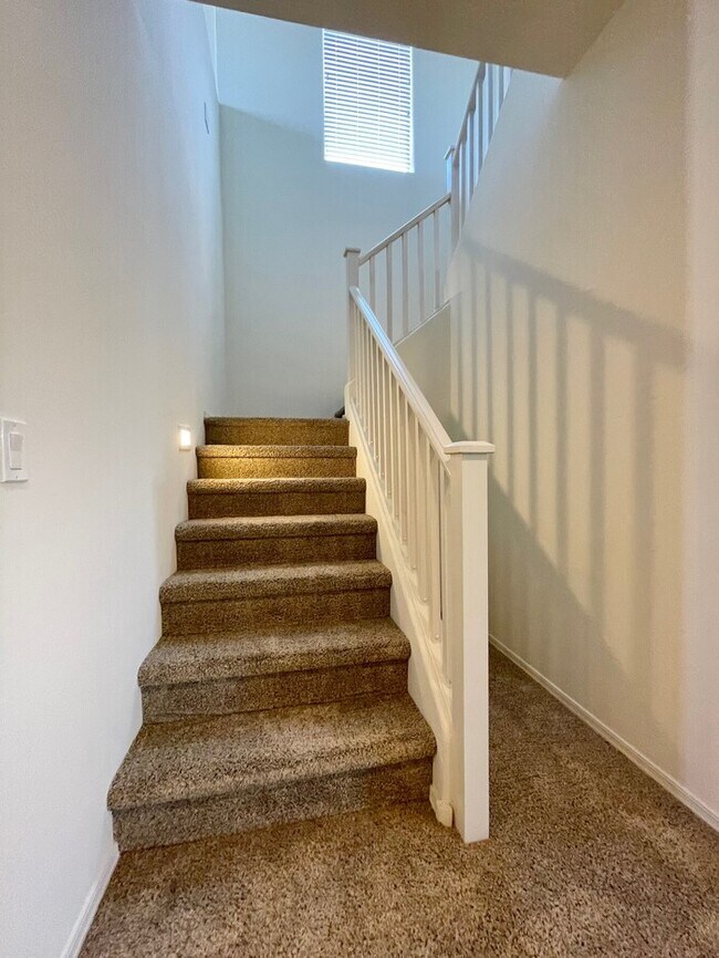 Building Photo - Beautiful 4-Bedroom, 3-Bathroom Home in Goodyear!!